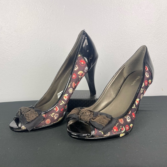 00s Floral Pumps - Picture 7 of 7